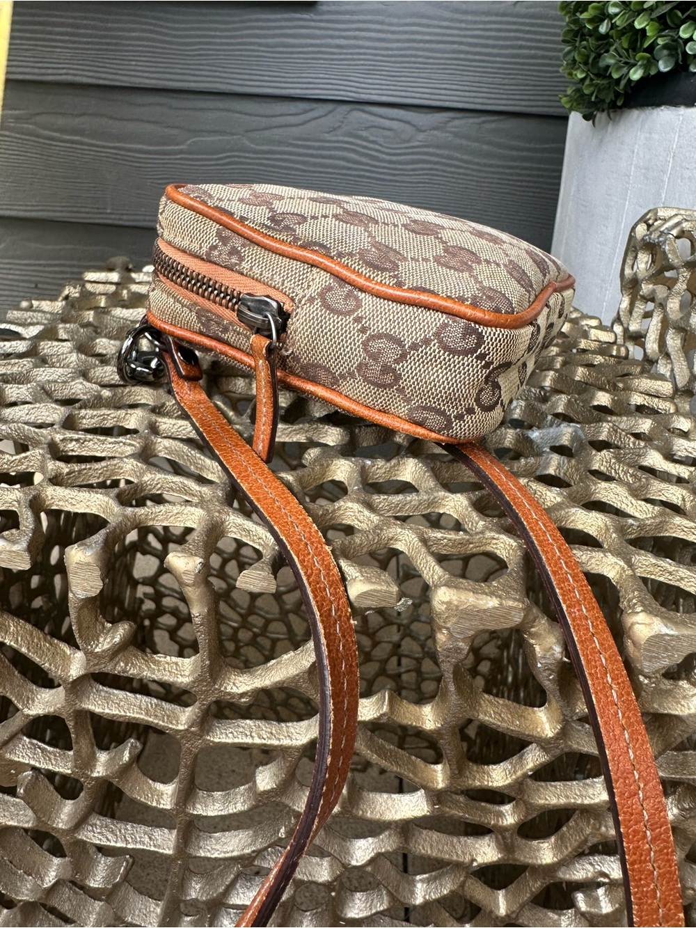 Mini Gucci Crossbody - Picture 4 of 12